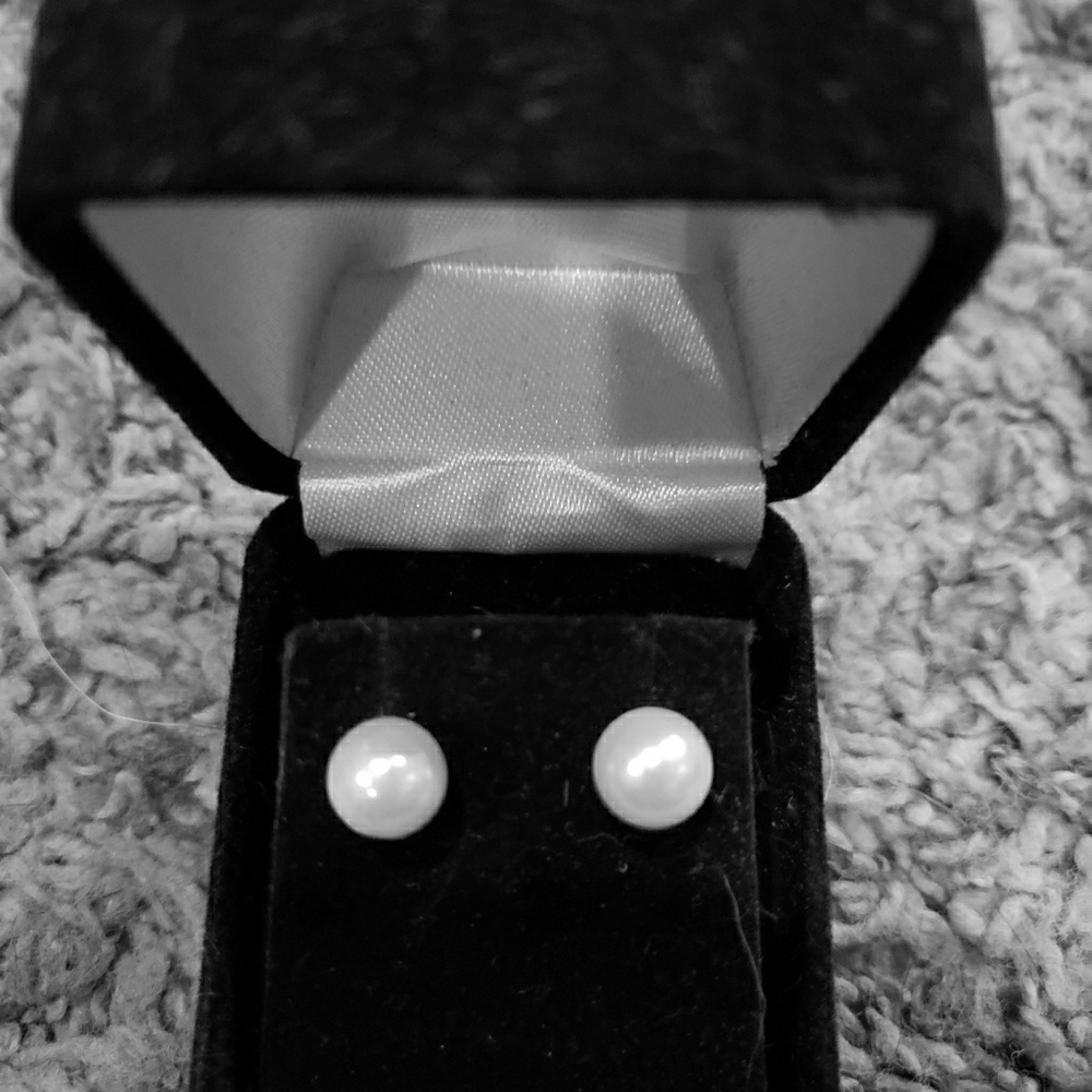 Pearl earrings